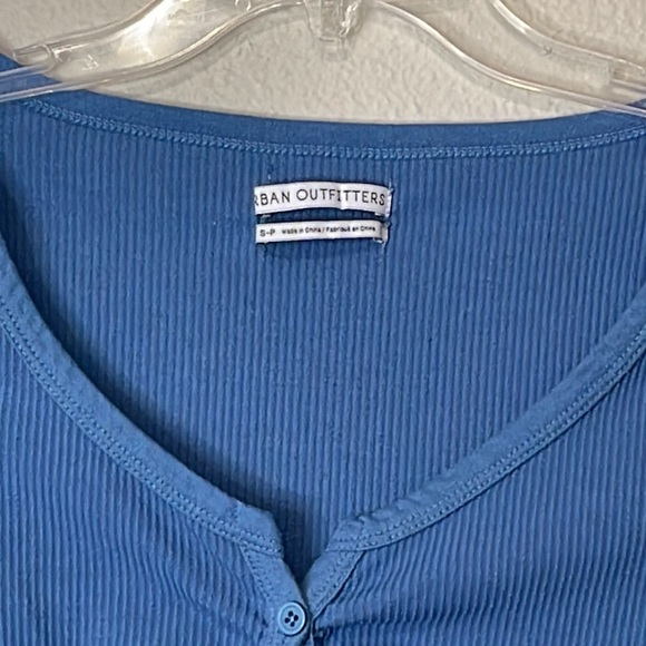 URBAN OUTFITTERS CROPPED LONG SLEEVE SHIRT - Picture 5 of 6